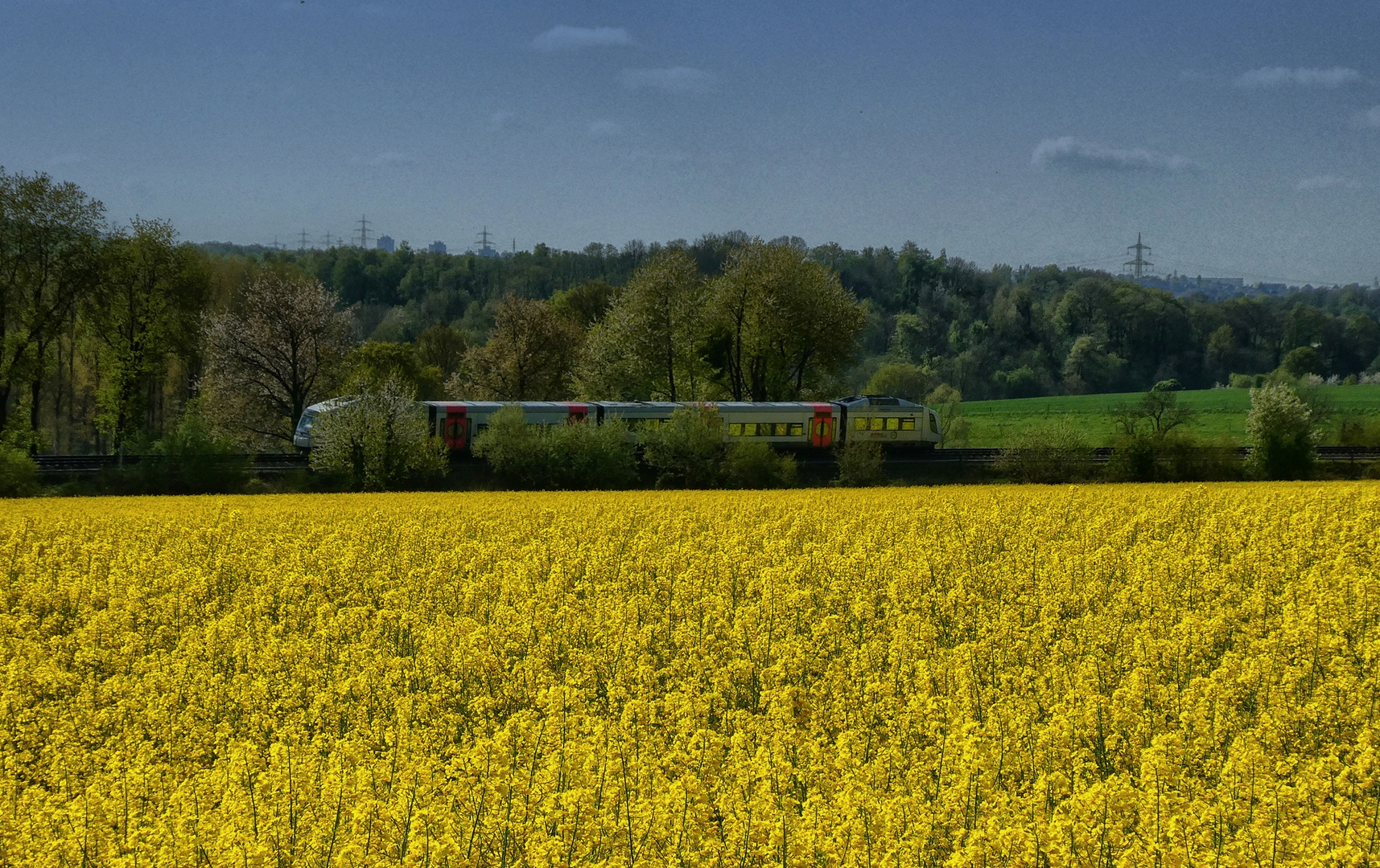 S 28 fährt von Wuppertal nach Mettmann