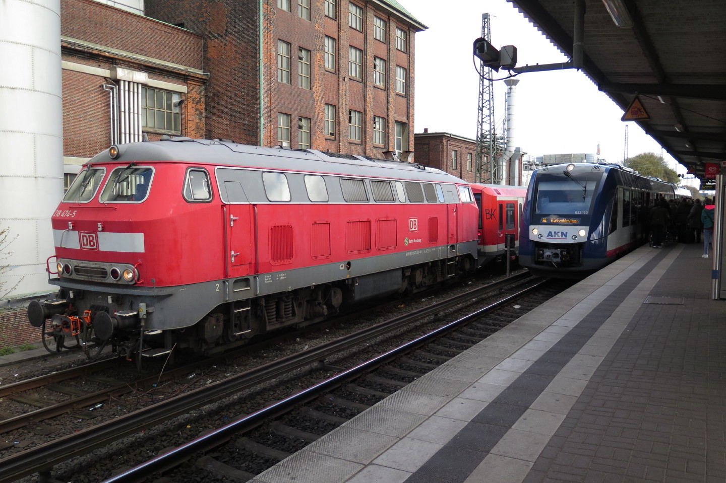 S-Bahn 218 474 und AKN in Hamburg-Eidelstedt I