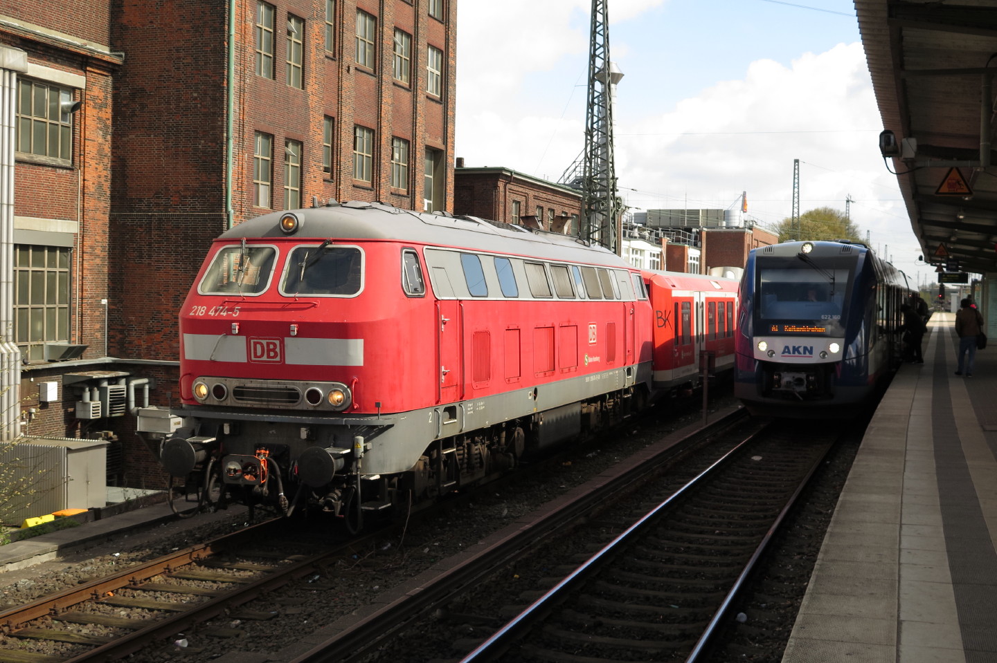 S-Bahn 218 474 und AKN in Hamburg-Eidelstedt II