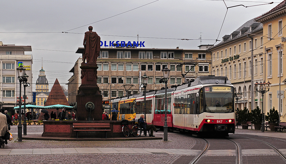 S-Bahn auf dem Marktplatz