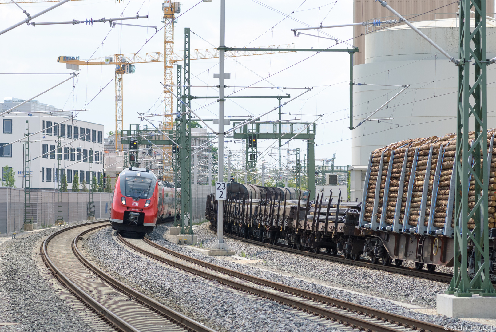 S-Bahn bei der Einfahrt in den Hauptbahnhof Erlangen