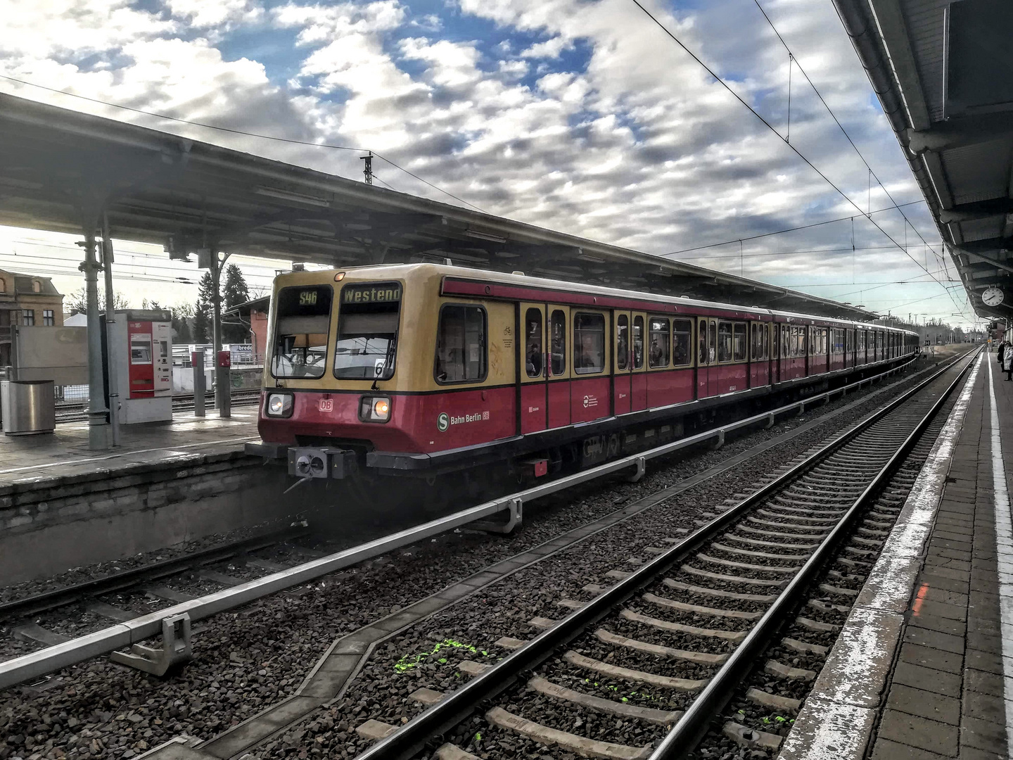 S-Bahn im Bahnhof KW