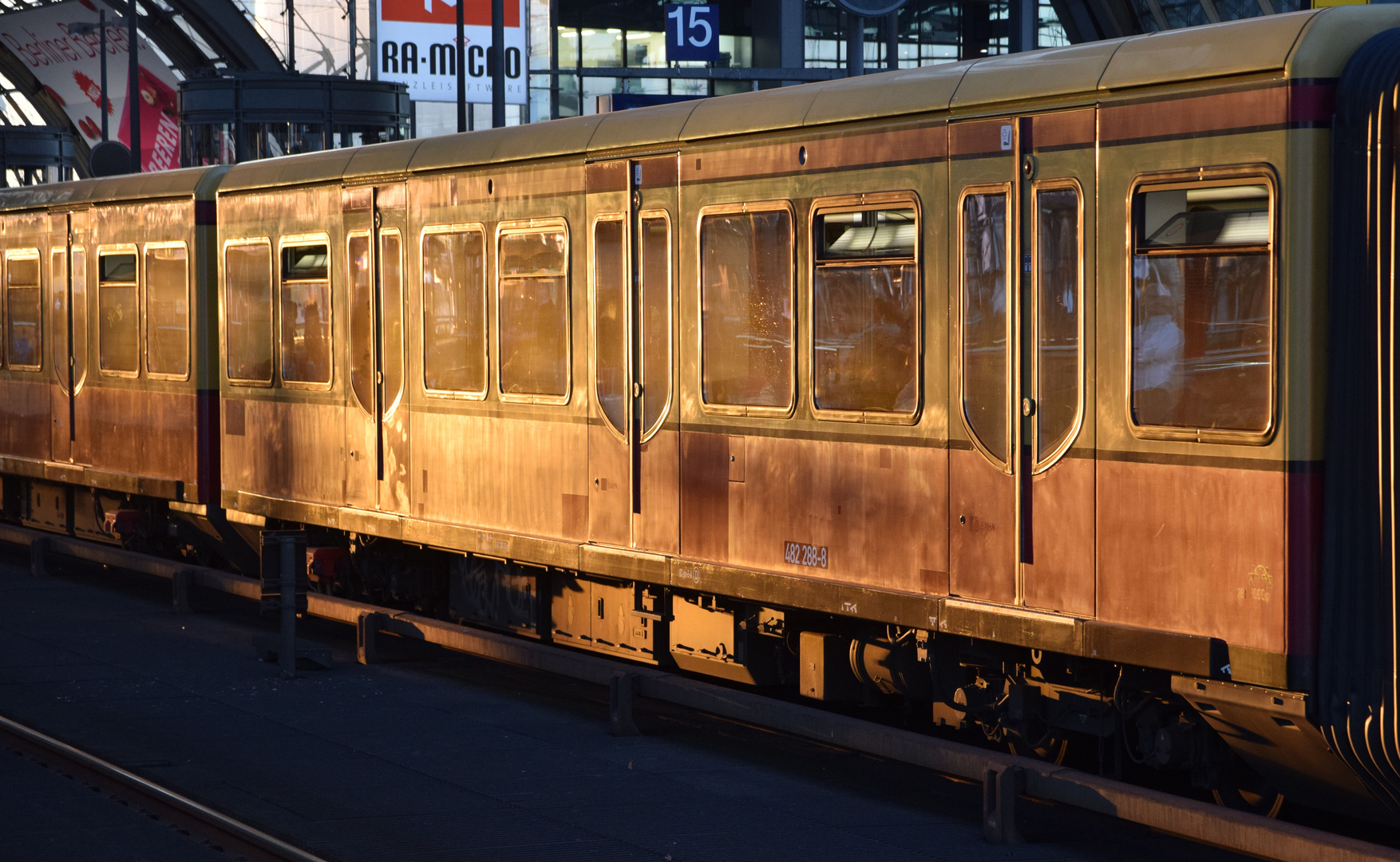 S-Bahn im Glint