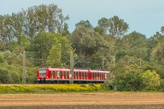 S-Bahn im Grünen