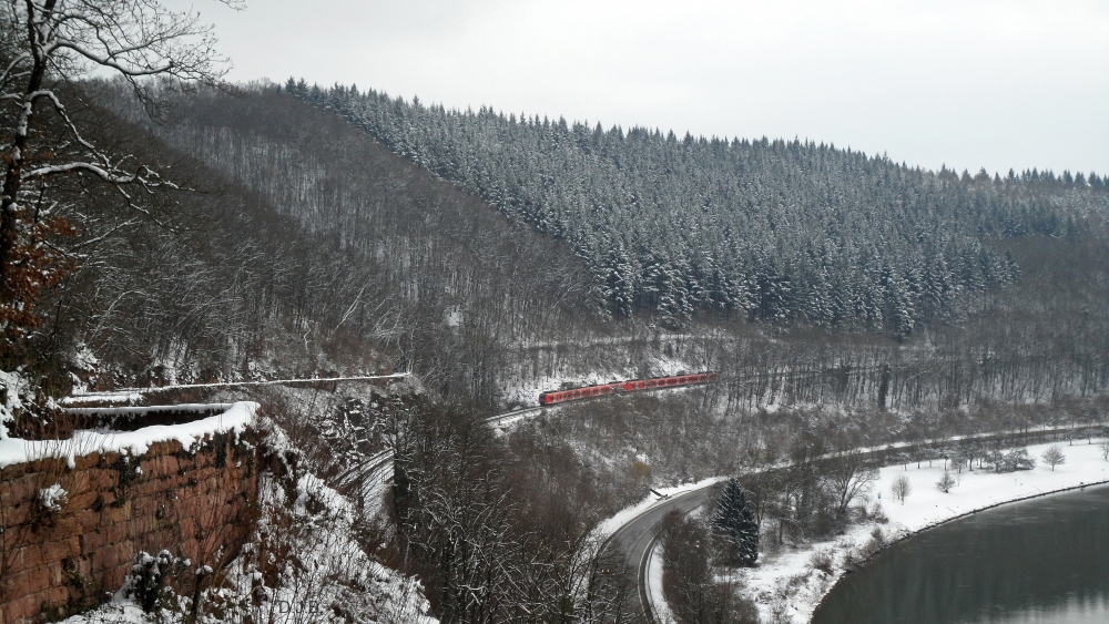 S Bahn im Schnee