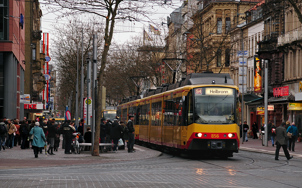 S-Bahn in der Fußgängerzone