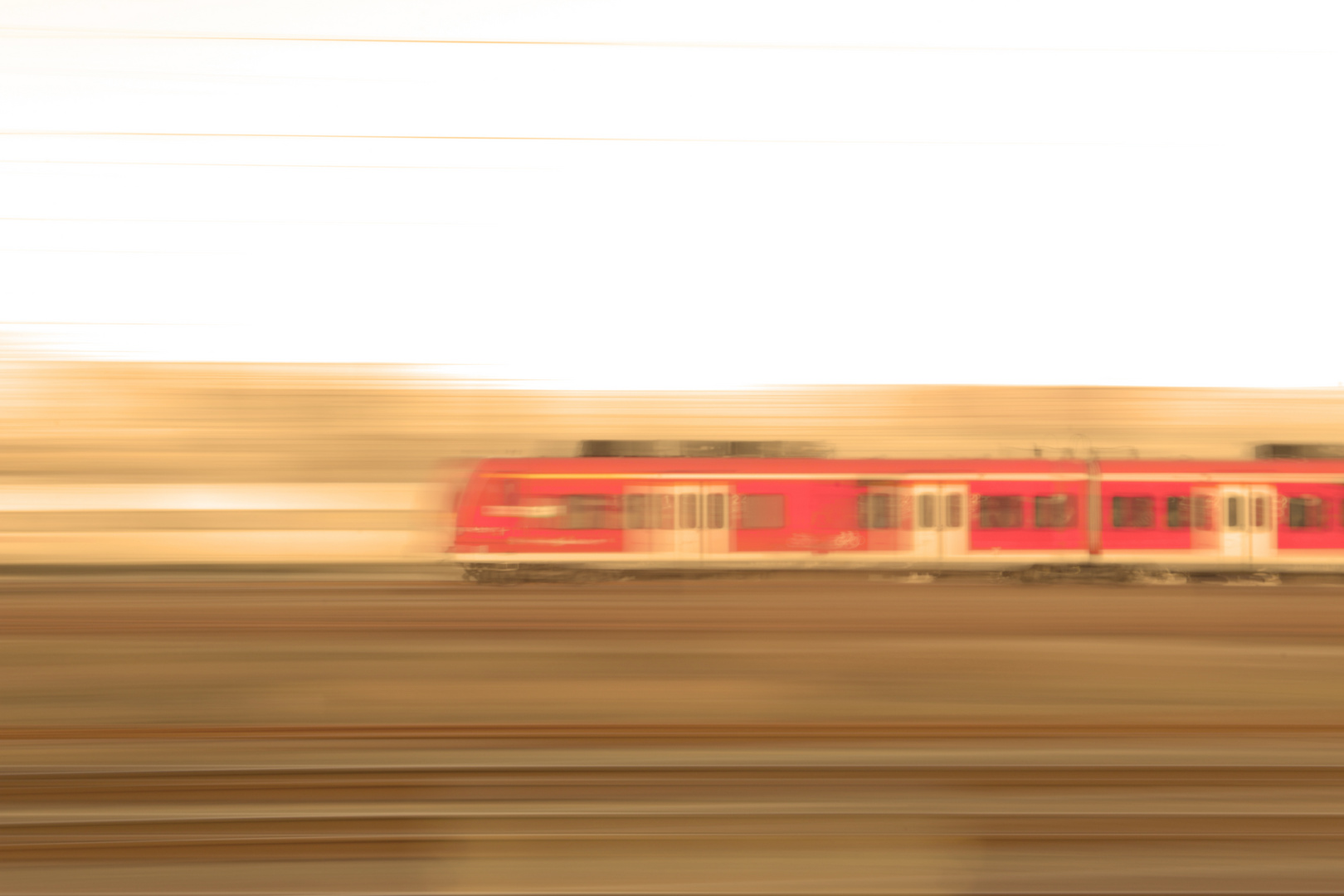 S-Bahn mit Bewegungsunschärfe