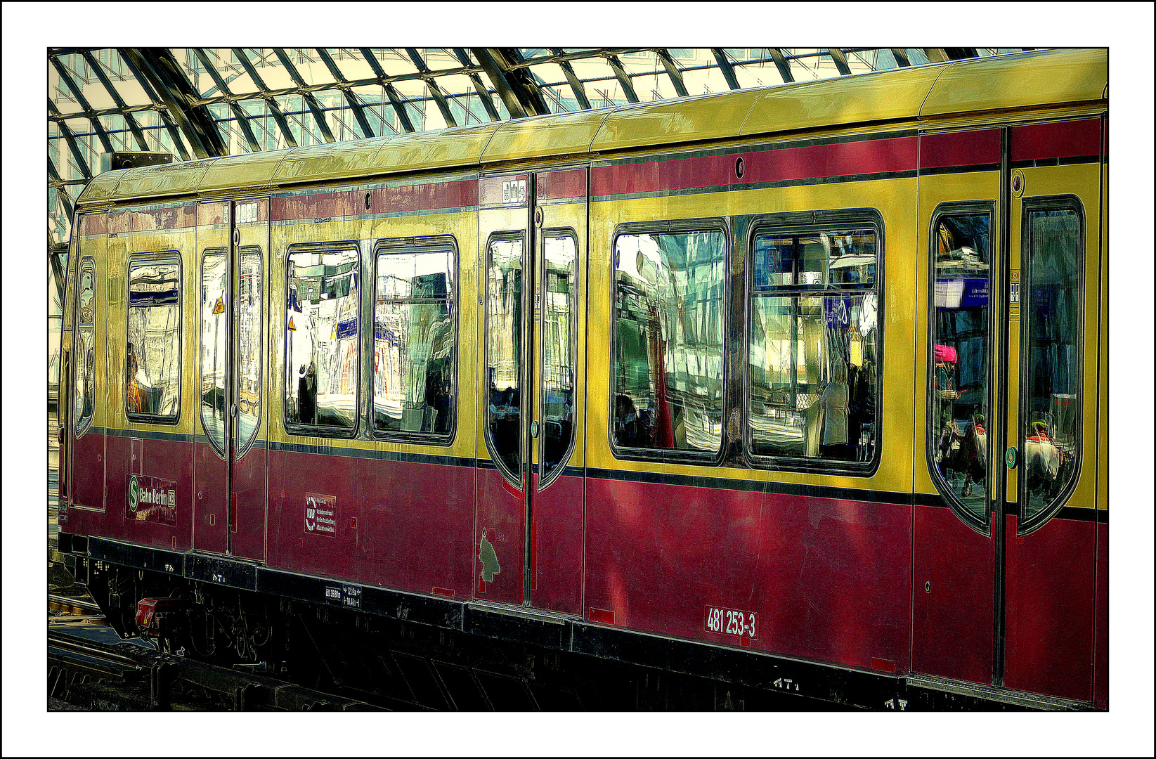 S-Bahn mit Spiegelung
