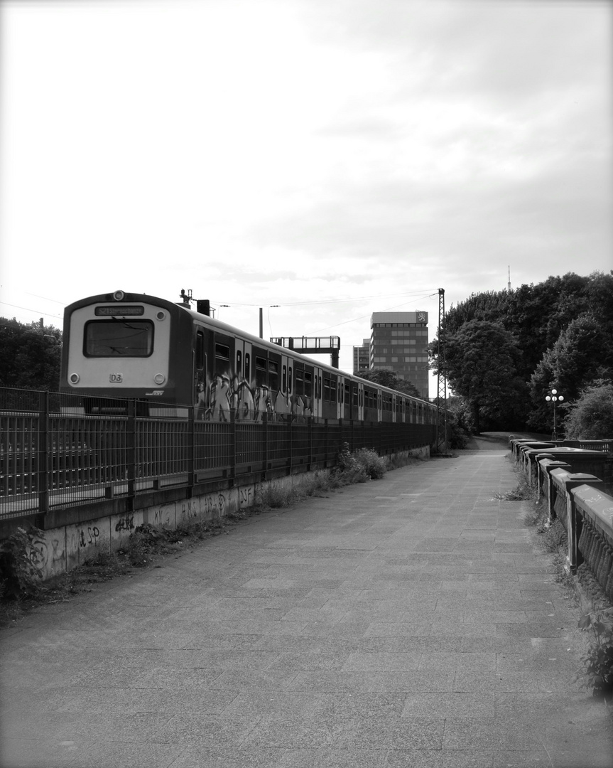 S-Bahn-Zug auf der Lombardsbrücke