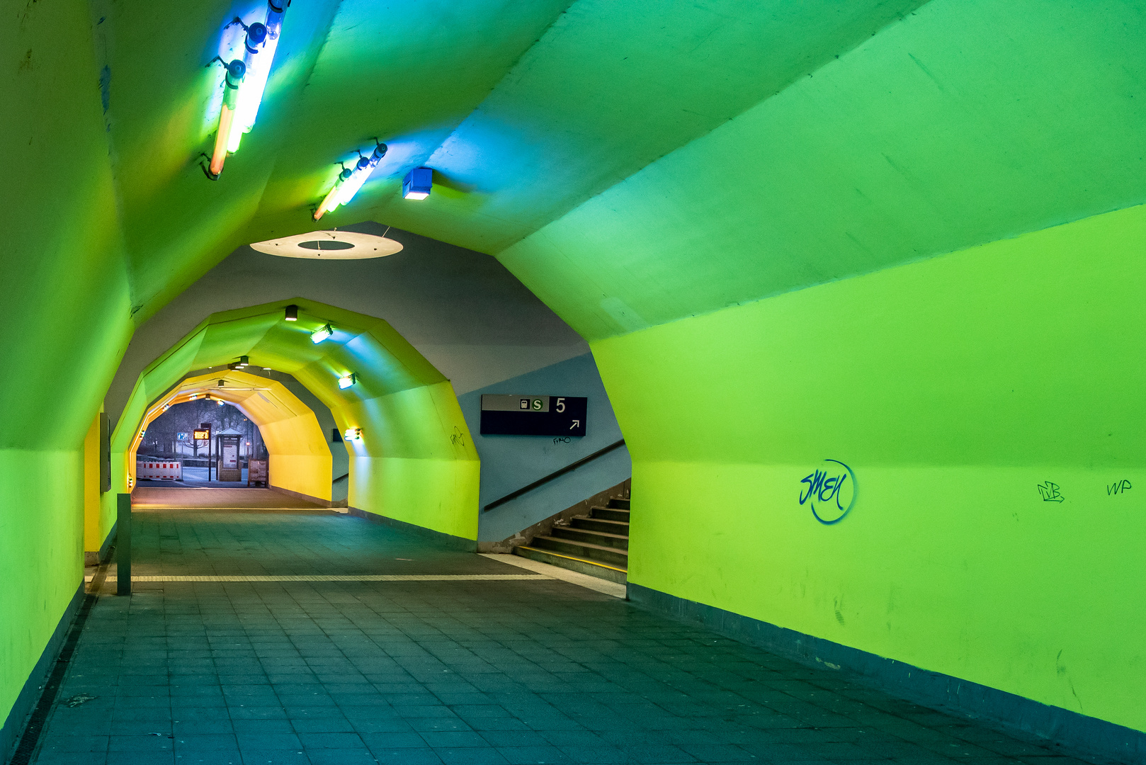 SBahnhof Hennigsdorf Foto & Bild architektur, abstraktes, tunnel