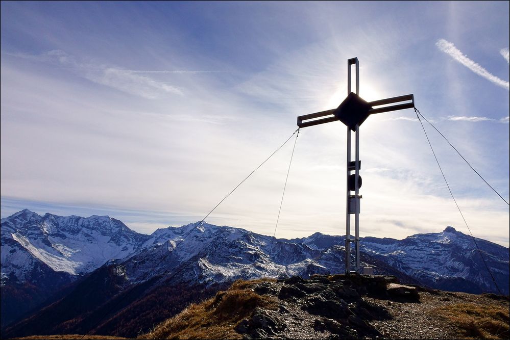 s Kreuz im Gegenlicht