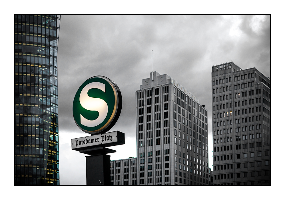 [ S - Potsdamer Platz ]