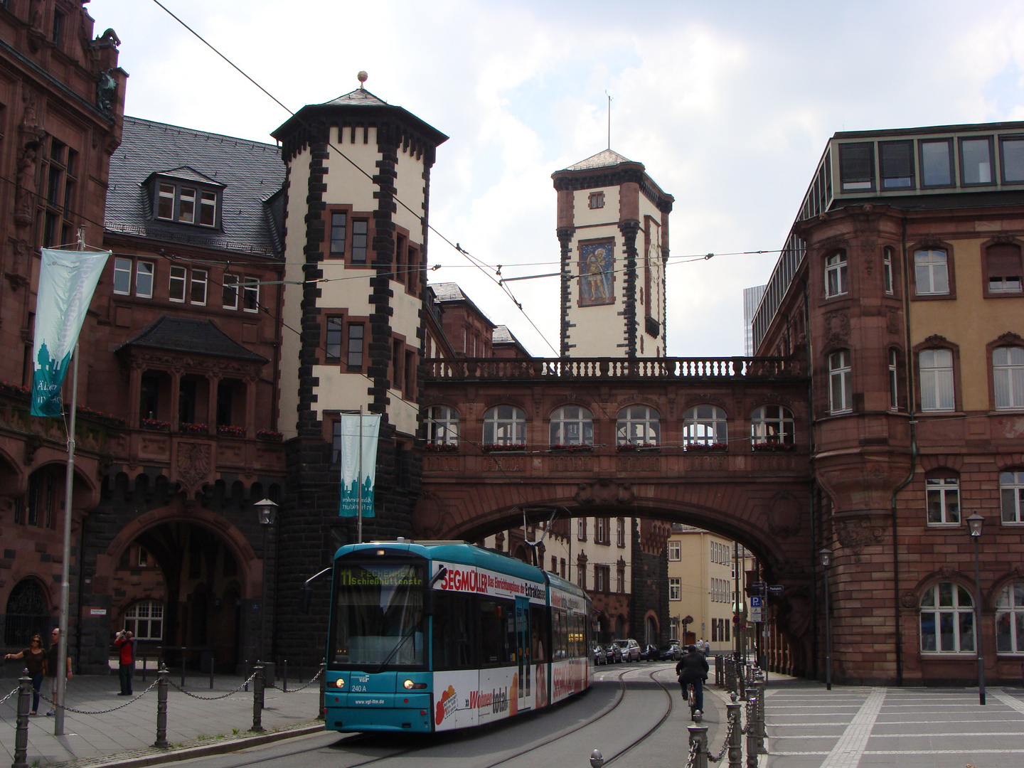 S-Wagen 240 an der Frankfurter Paulskirche