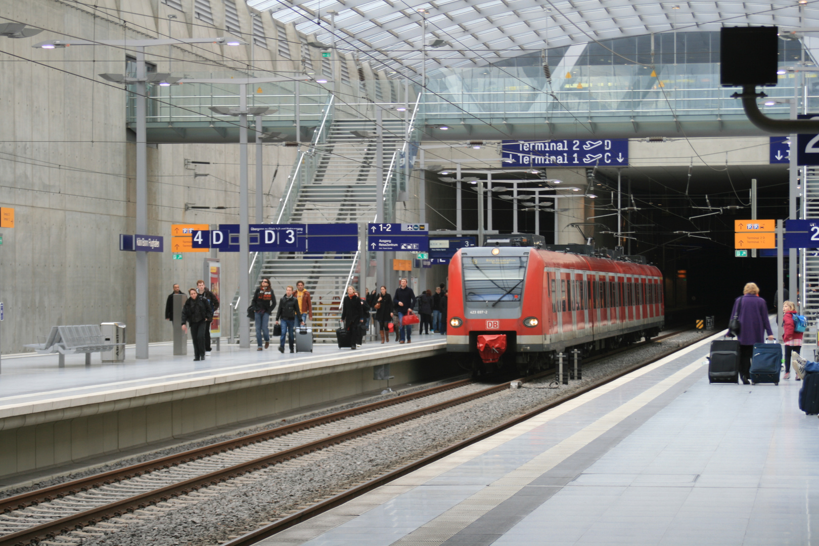 S13: Flughafen Köln/Bonn - Vom Zug zum Flug