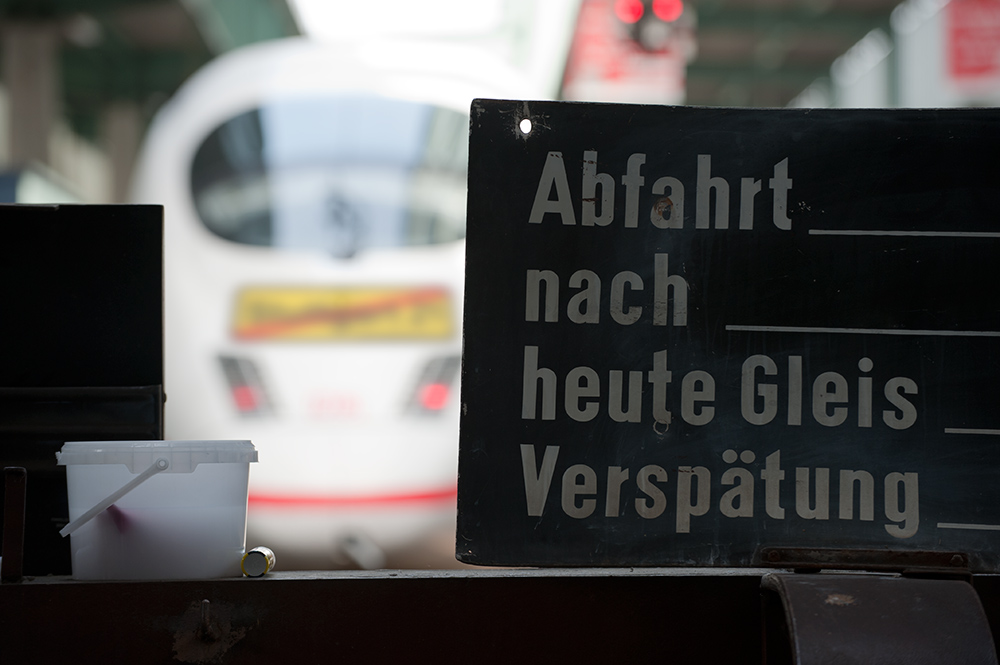 S21 -  Abfahrt___nach___heute Gleis___Verspätung