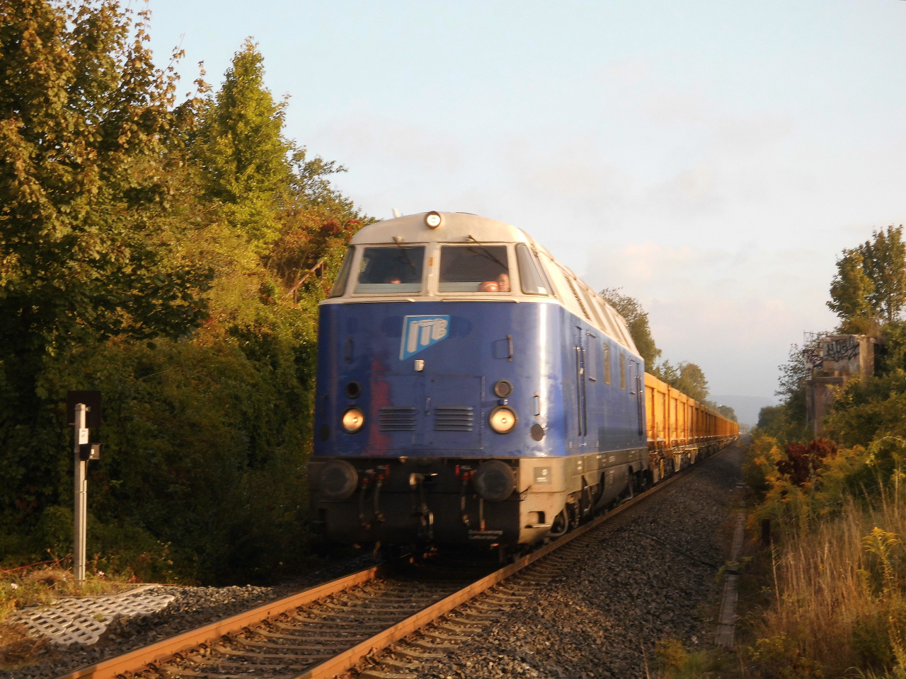 S21-Abraumzug im Nordhäuser Morgenlicht.