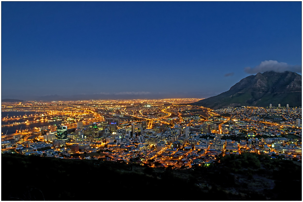 SA [10] - Cape Town at night