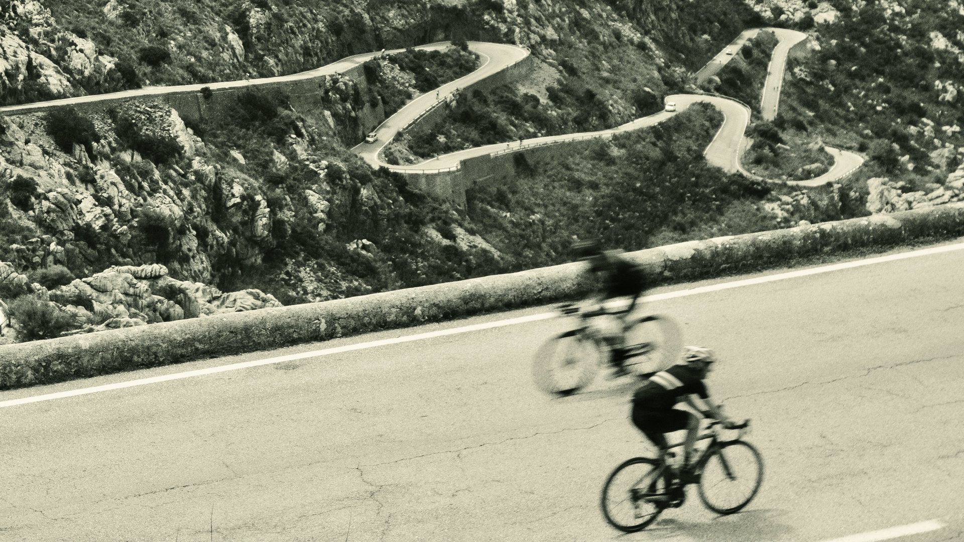 Sa Calobra - schneller und langsamer Rennradfahrer