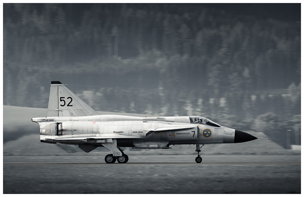 *SAAB 35 VIGGEN AM TAXIWAY*