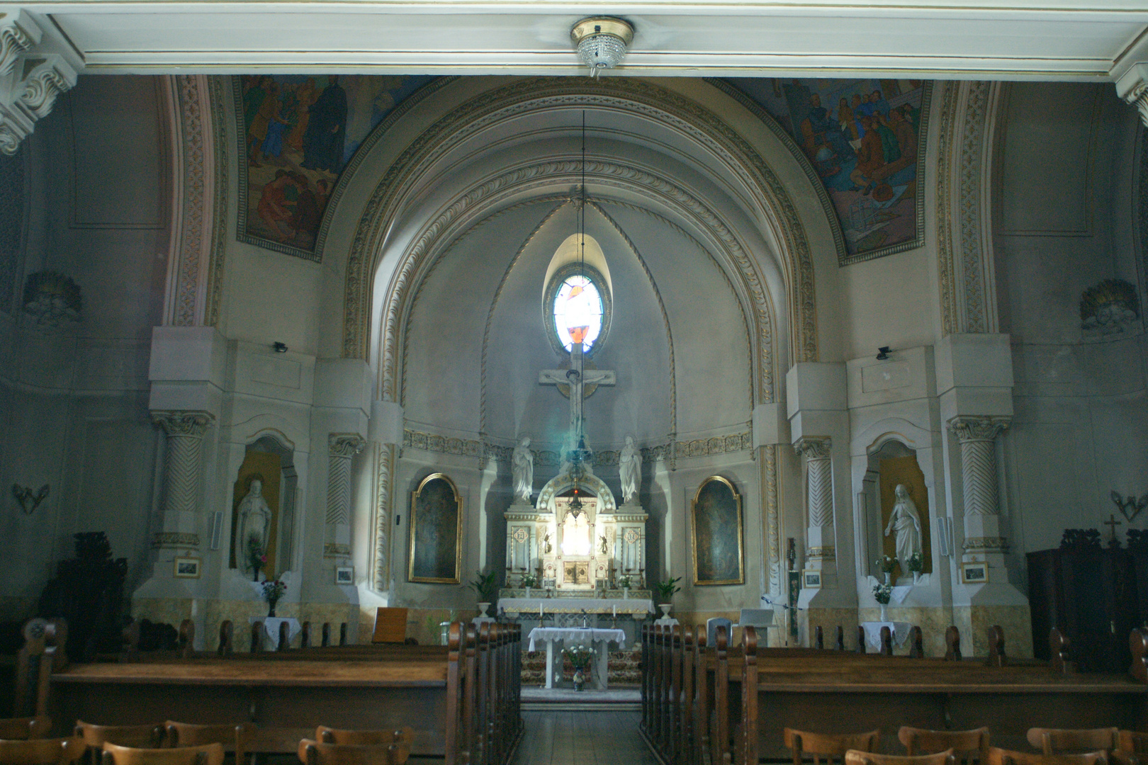 Saal der Pearisten Kirche