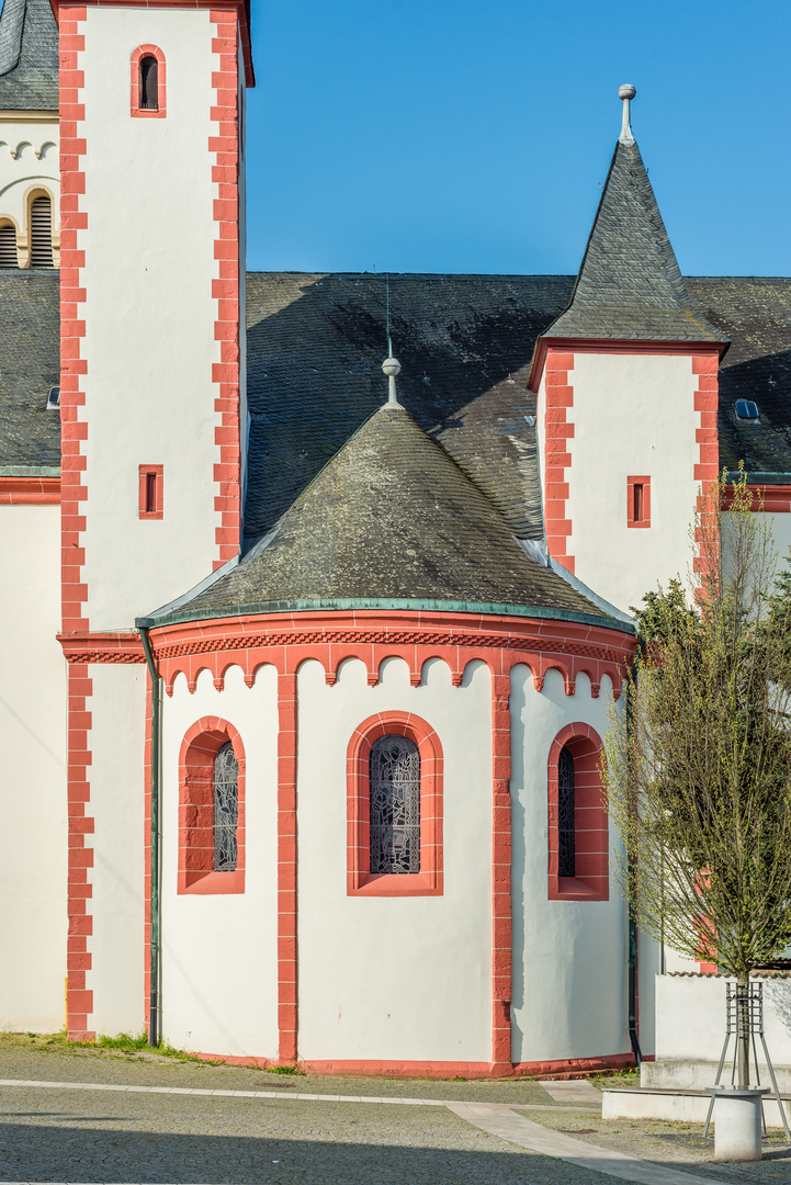 Saal-Kirche Ingelheim - Osttürme mit Chor