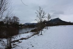 Saale bei Jena mit Blick auf Jenzig und Hufeisen