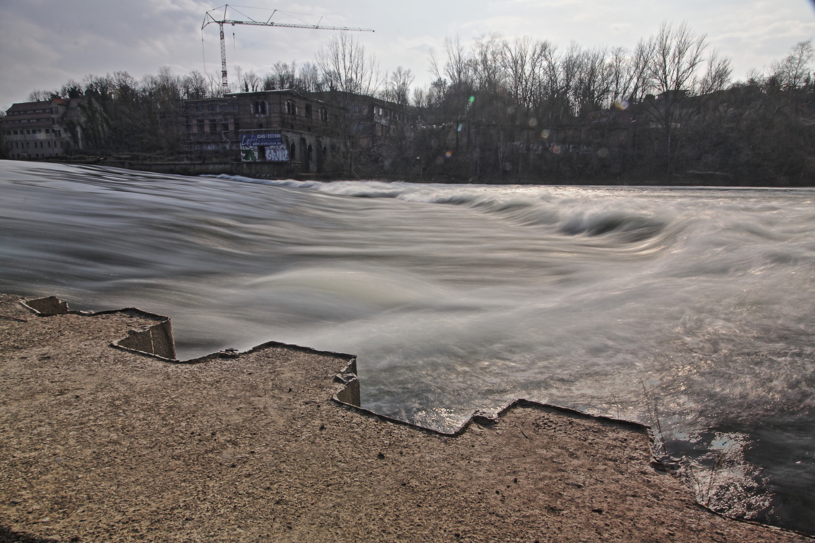 Saale-Wehr bei Halle