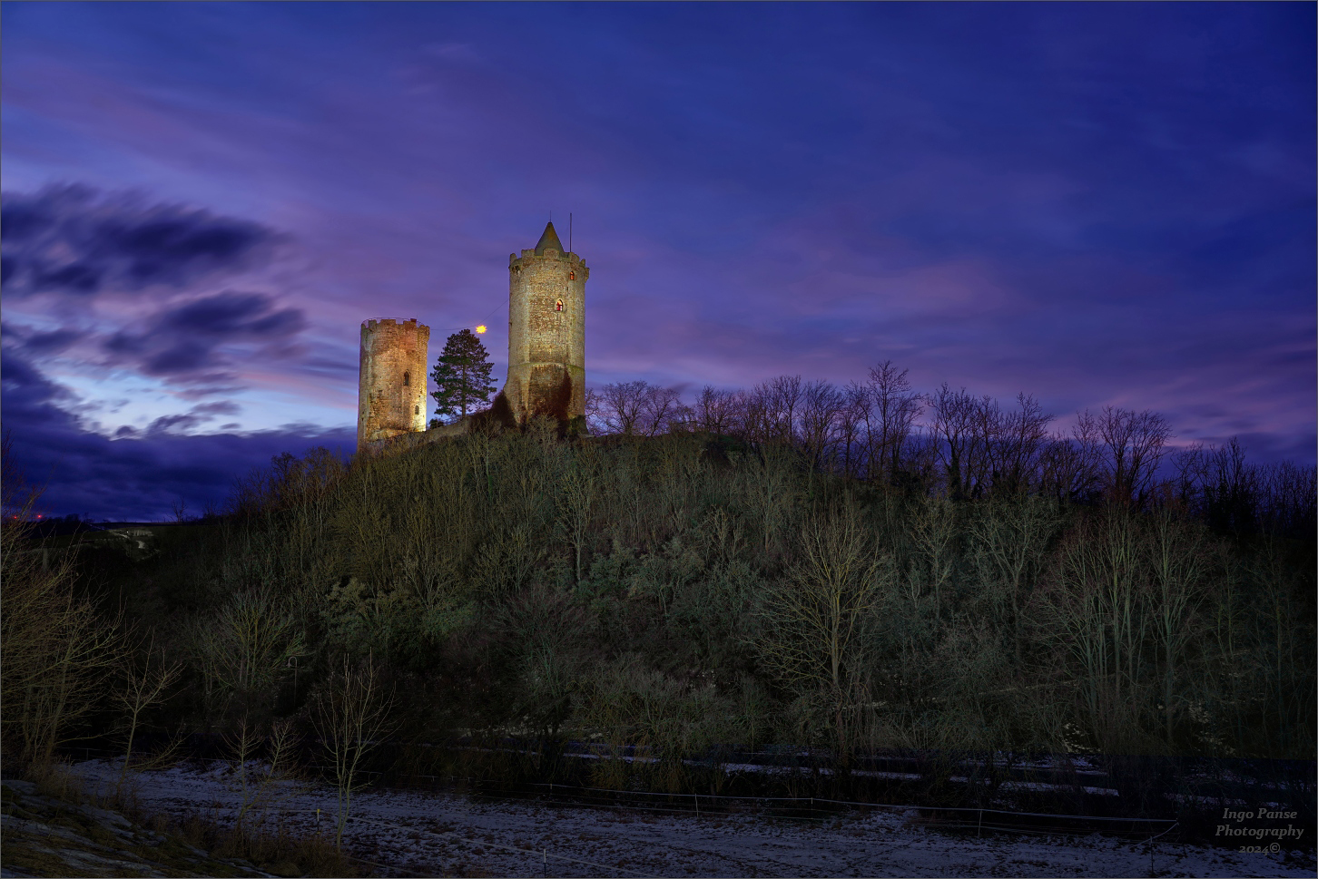 - Saalecksburg nach Sonnenuntergang -