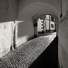 Saalfeld von Hinten - Licht im Torweg