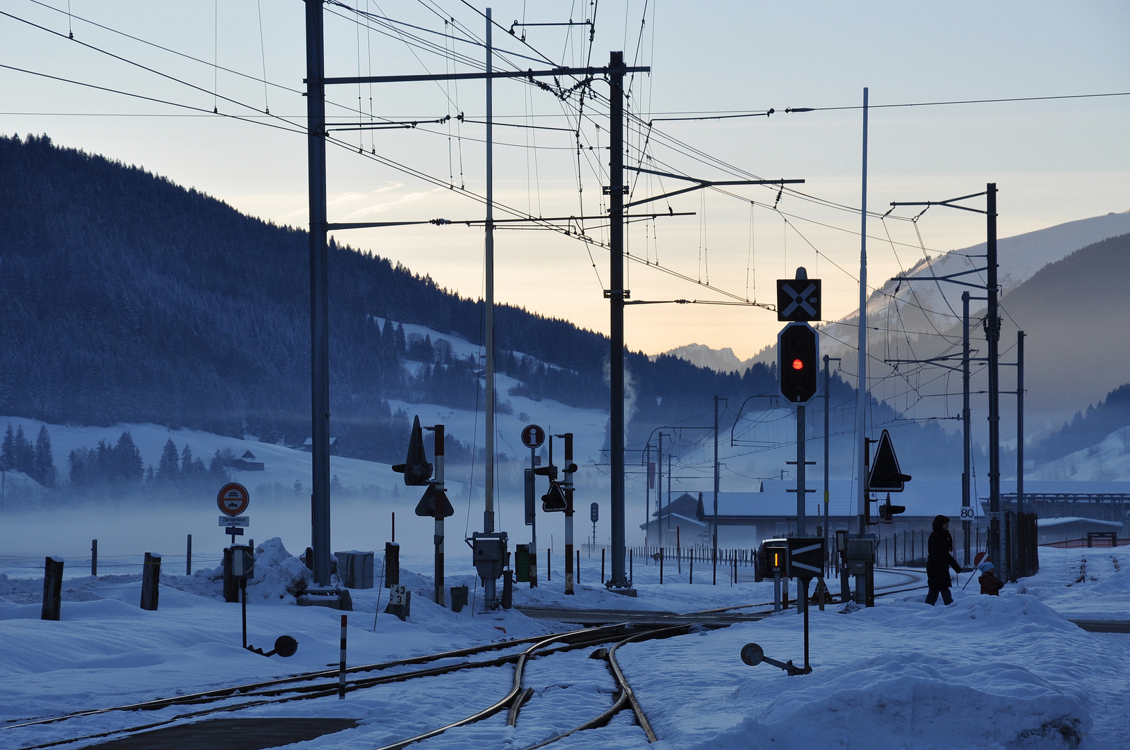 Saanen - warten auf den Zug