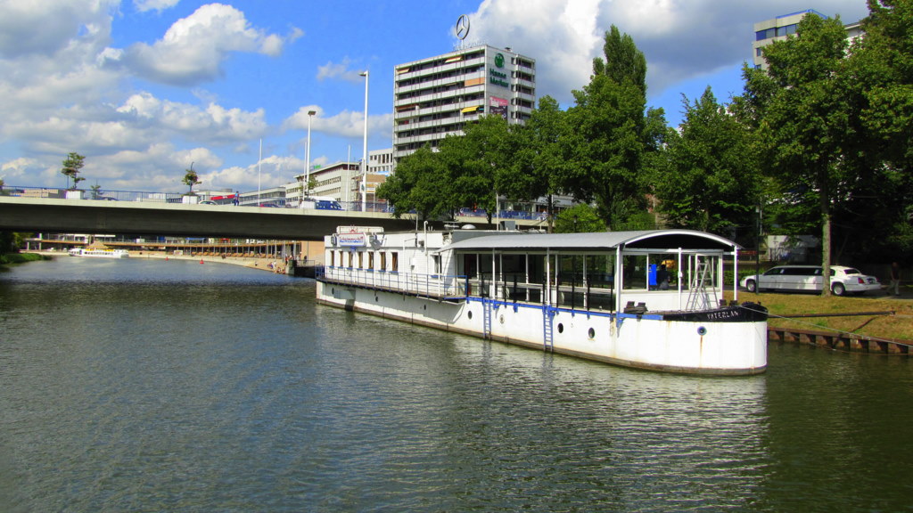 Saarbrücker Schwimmschiff auf der Saar