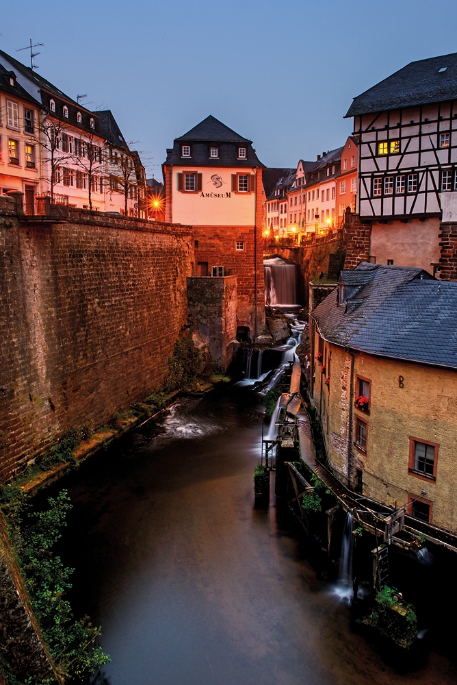 Saarburg am Leuk - Wasserfall zur Bau-Grauen Stunde