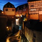 Saarburg bei Nacht.