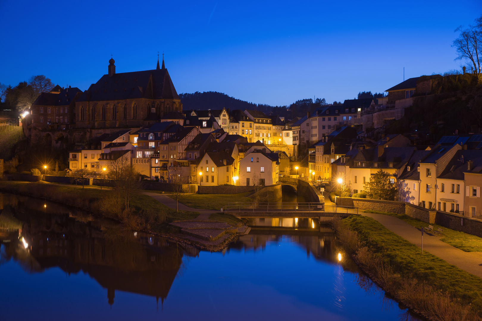 Saarburg bei Nacht