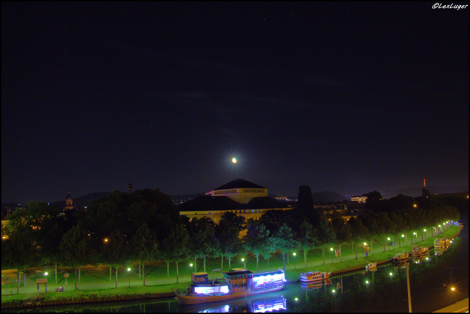 Saarländisches Staatstheater in Saarbrücken bei Nacht