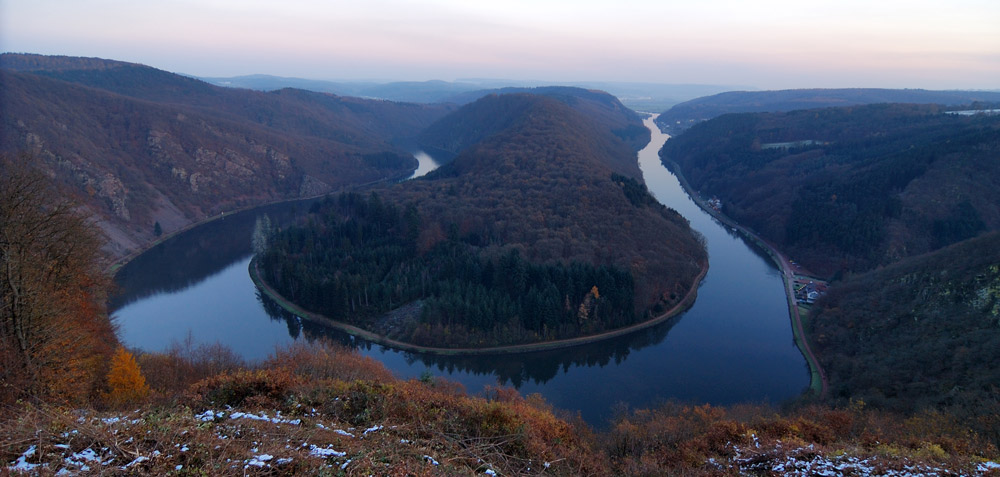 Saarschleife bei Dämmerung