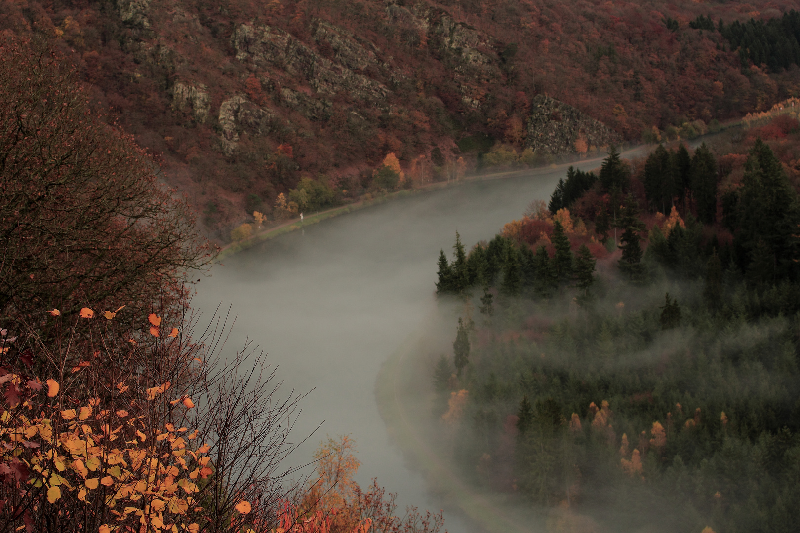 Saarschleife mit aufsteigendem Nebel