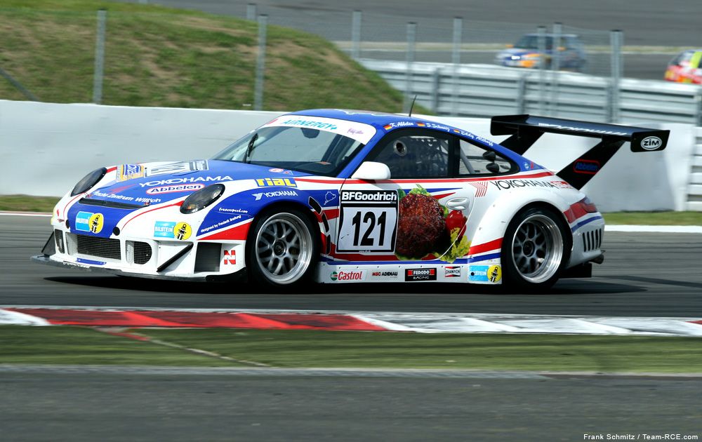 Sabine Schmitz im Frikadelli Porsche (3)