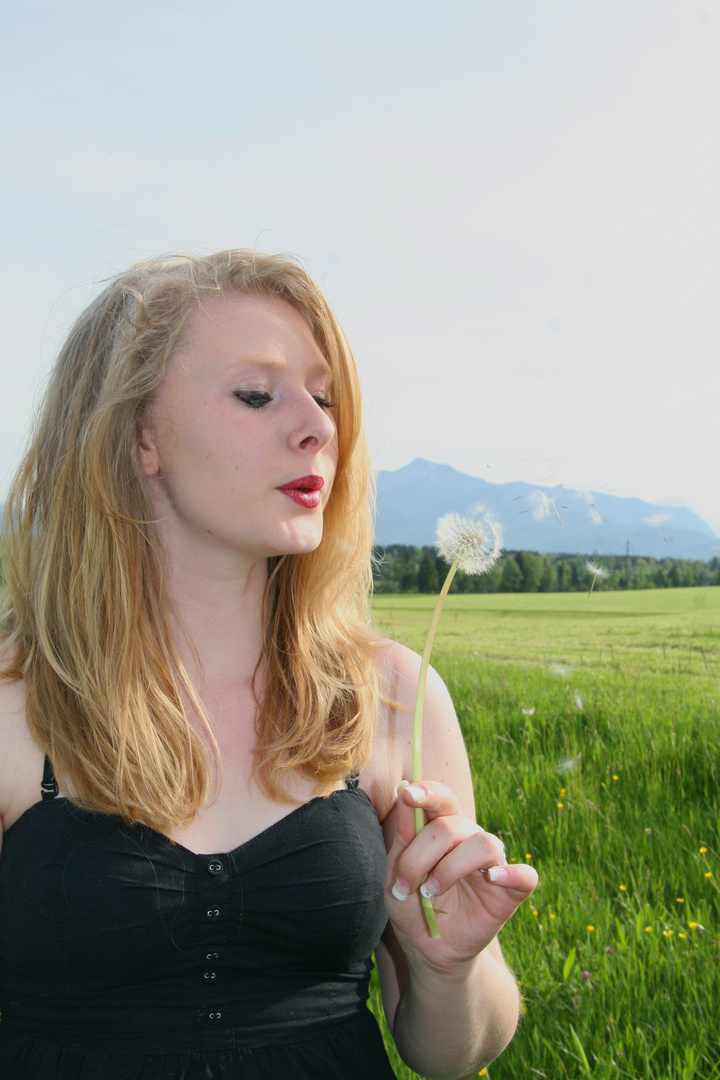 Sabrina mit Pusteblume