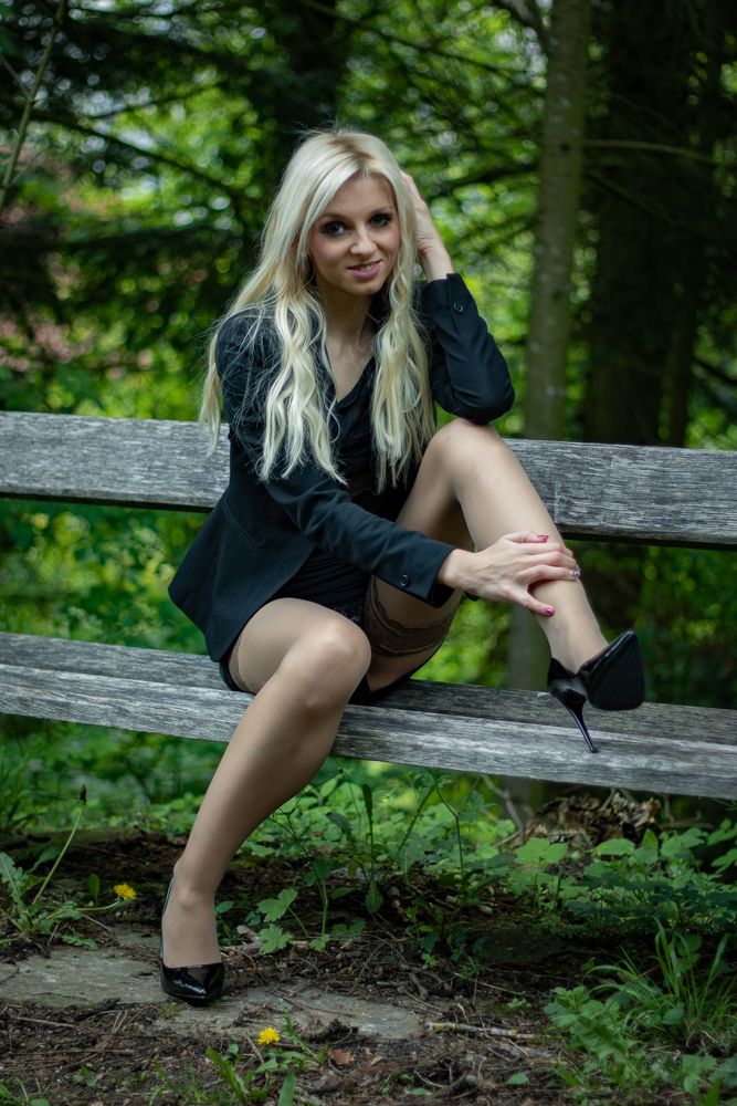 Sabsi - im Wald (2019) Foto &amp; Bild | erwachsene menschen, fashion ...