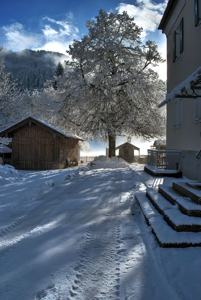 Sachrang, alte Schule und Backofen