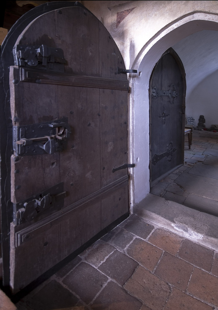 Sachsen - Alte Kirche Coswig, Eichentür zur Sakristei....