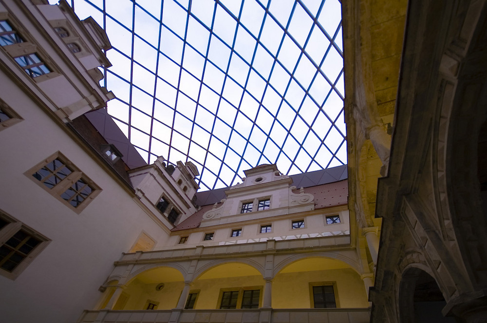 Sachsen - Dresden Residenzschloß; Innenhof mit neuer Überdachung 3