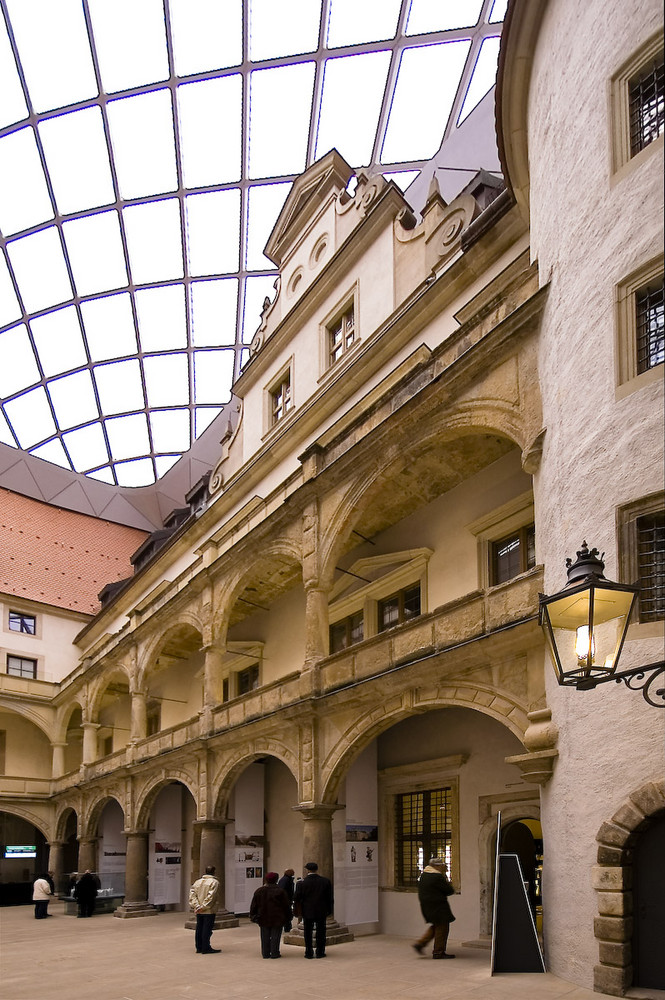 Sachsen - Dresden Residenzschloß; Innenhof mit neuer Überdachung 5