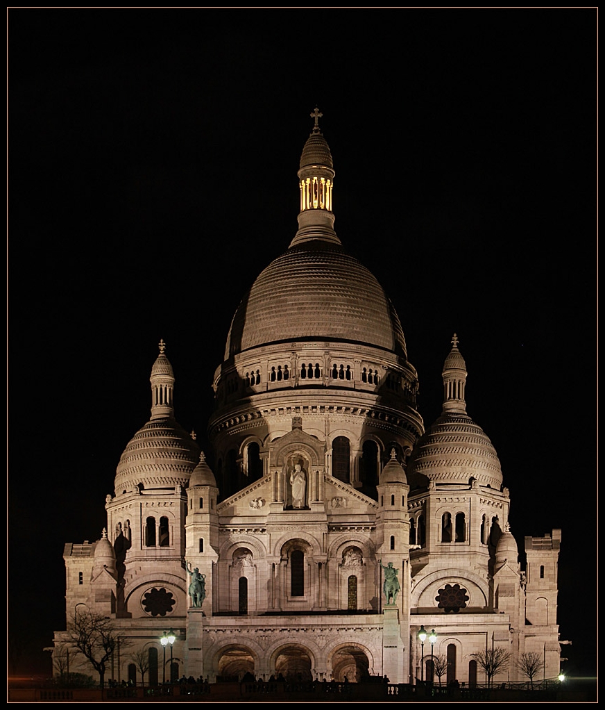 Sacré-Cœur de Montmartre in Paris bei Nacht