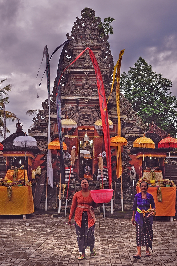 Sacrifice ceremony in Pura Dalem Desa Pekraman Silakarang