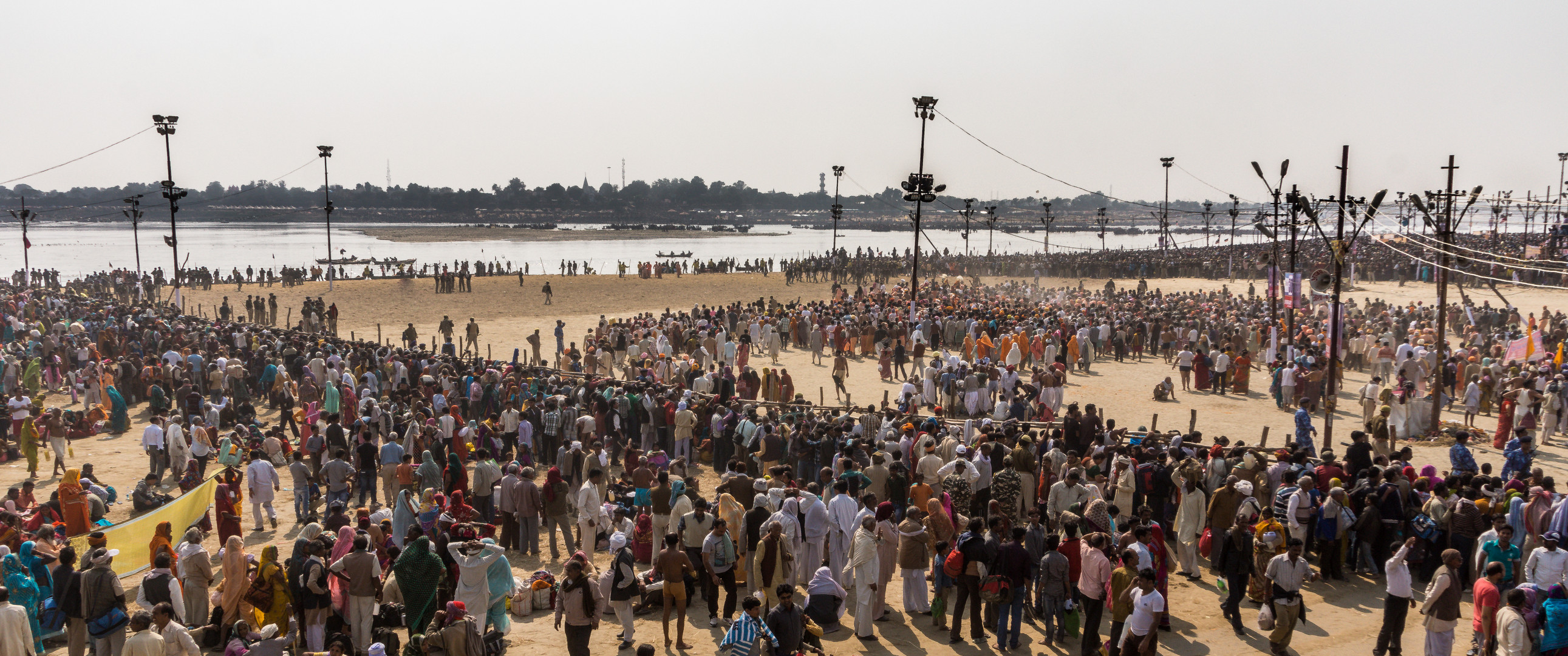 Saddhu-Orden auf dem Weg zum heiligen Bad auf der Kumbh Mela 2013 II