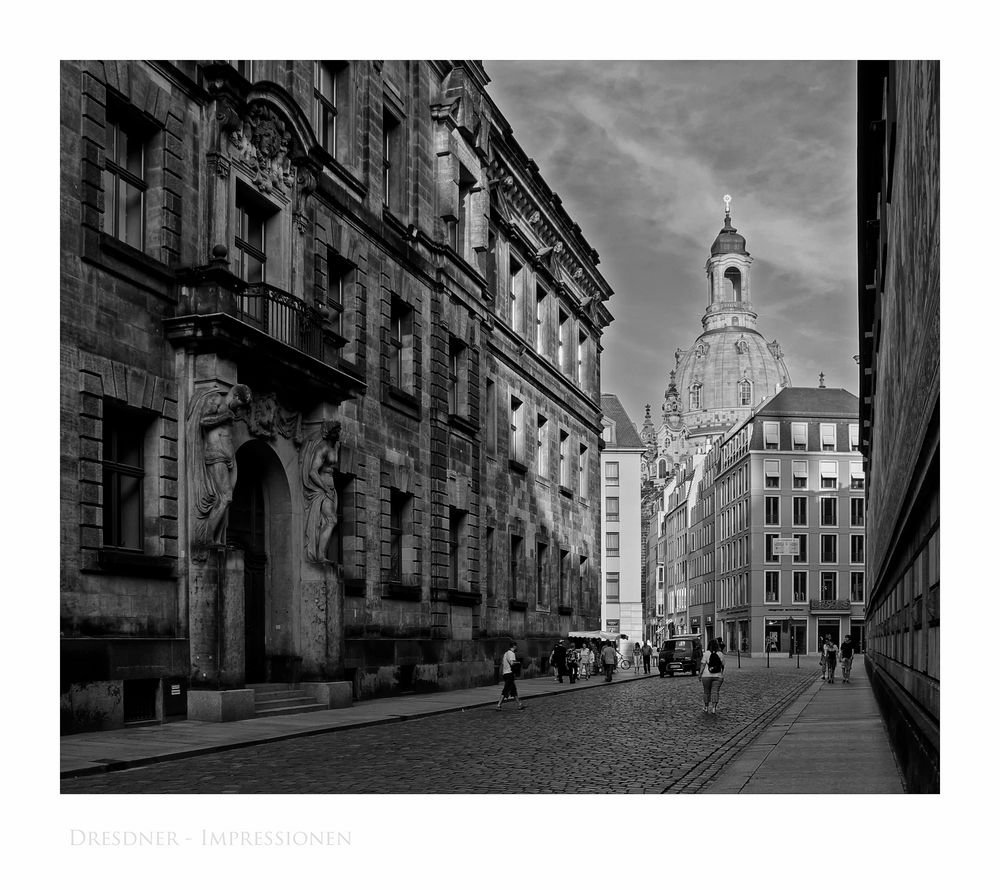 Sächsische Impressionen " Dresden - Blick auf die Frauenkirche, in der Abendsonne "