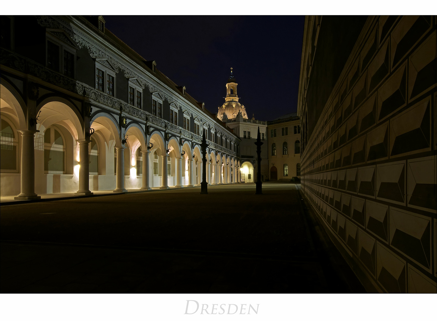 Sächsische Impressionen " Dresden - der Stallhof bei Nacht.. "