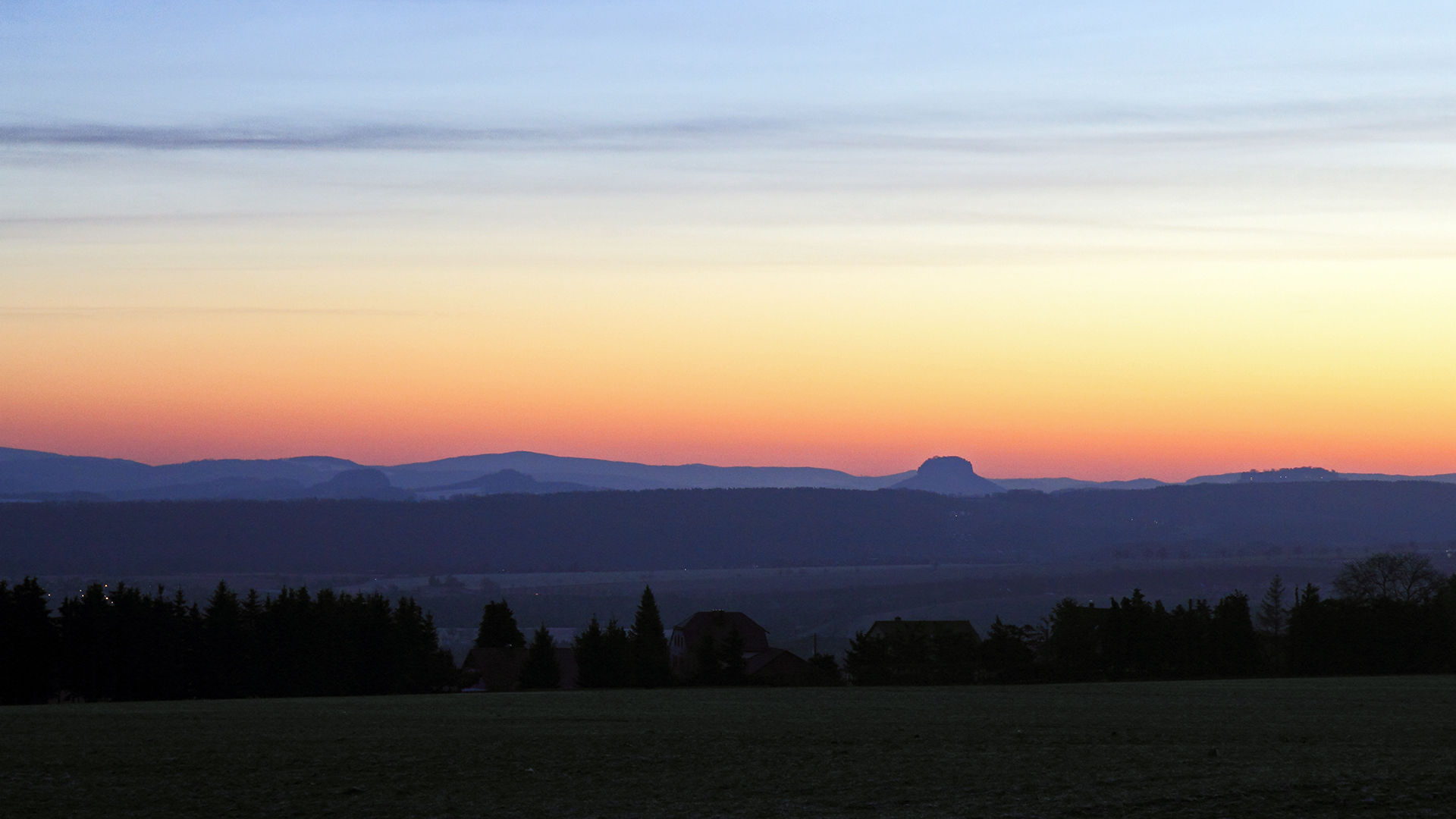 Sächsische Schweiz am Morgen vom Ziegenrücken in Meusegast ca. 350m hoch gelegen